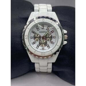 Geneva Wimens Silver White Tone Quartz Watch New Battery
